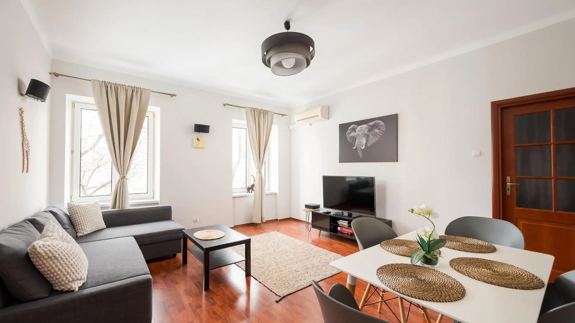 Emilii Plater City Center Apartment Warsaw